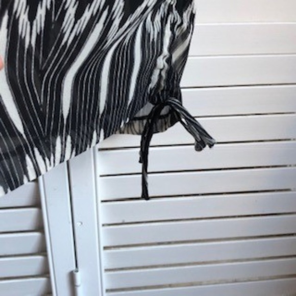 1. State Sheer Hem Black Zigzag Patterned Skirt - Picture 5 of 7